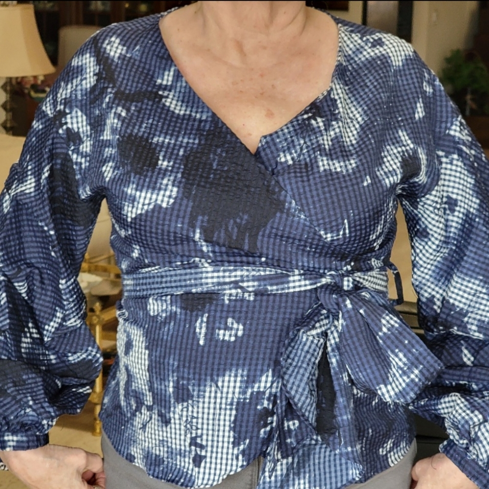Alberto Makali puffy long sleeved or push up wrap blouse.